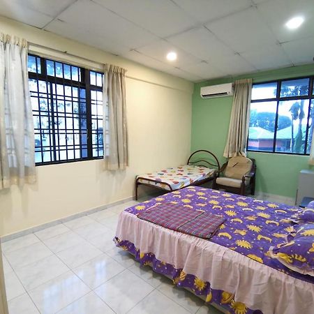 Cosy Homestay Ulu Tiram Exteriör bild
