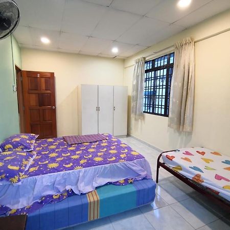 Cosy Homestay Ulu Tiram Exteriör bild