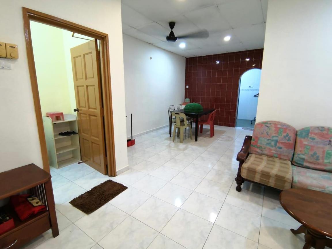 Cosy Homestay Ulu Tiram Exteriör bild