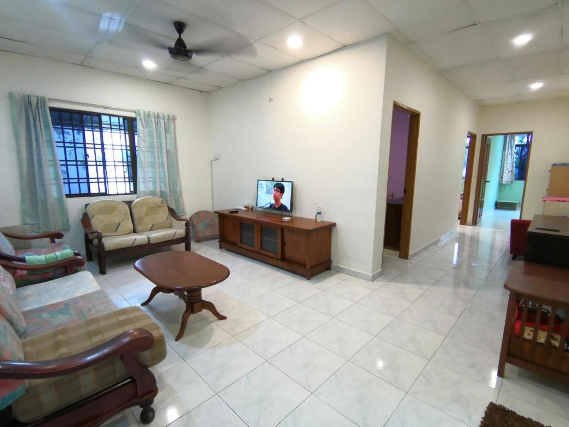 Cosy Homestay Ulu Tiram Exteriör bild