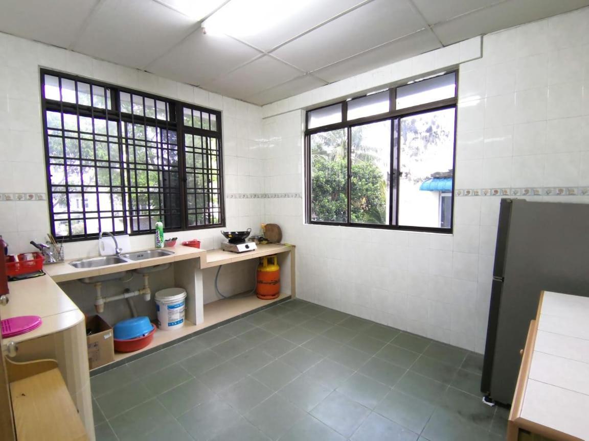 Cosy Homestay Ulu Tiram Exteriör bild