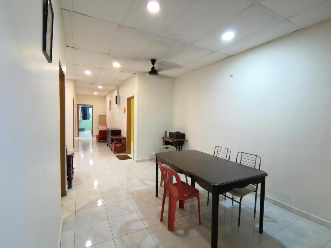 Cosy Homestay Ulu Tiram Exteriör bild